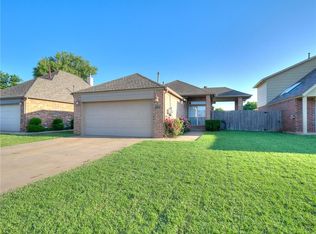 1101 SW 22nd St, Moore, OK 73170