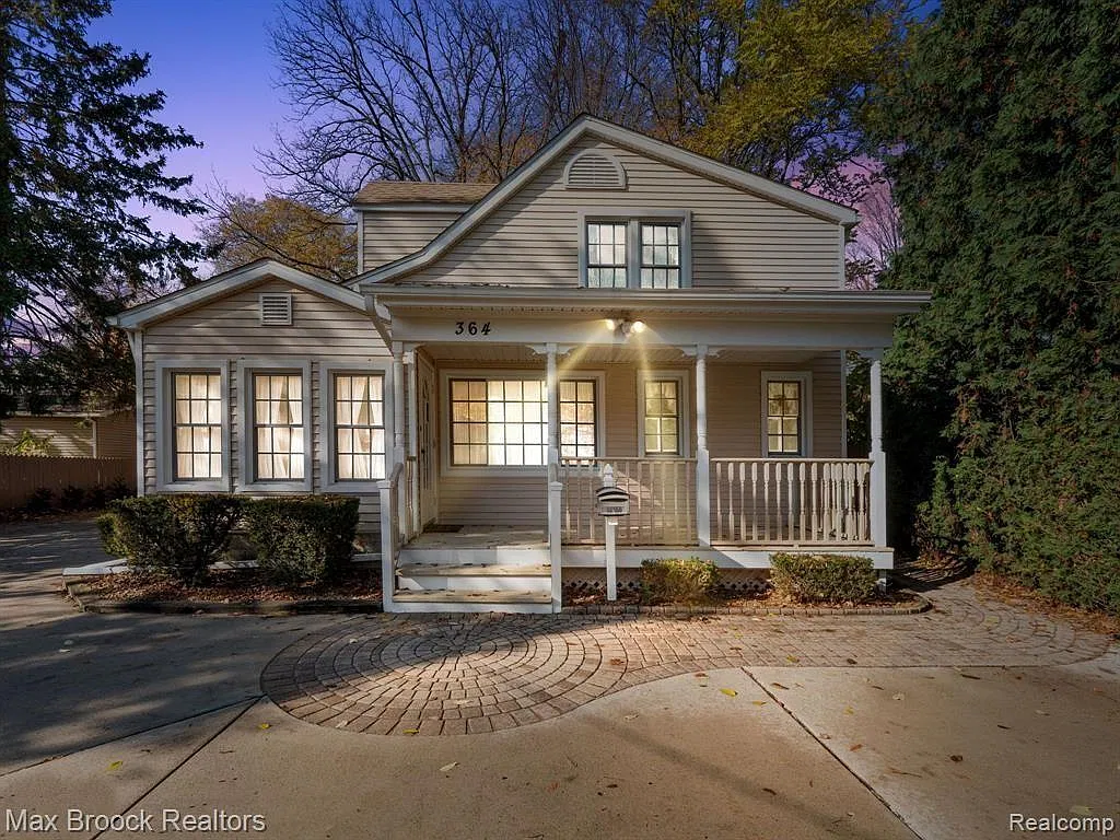 4 bed, 2.0 bath, 2889 sqft, $3,000 — Photo 2