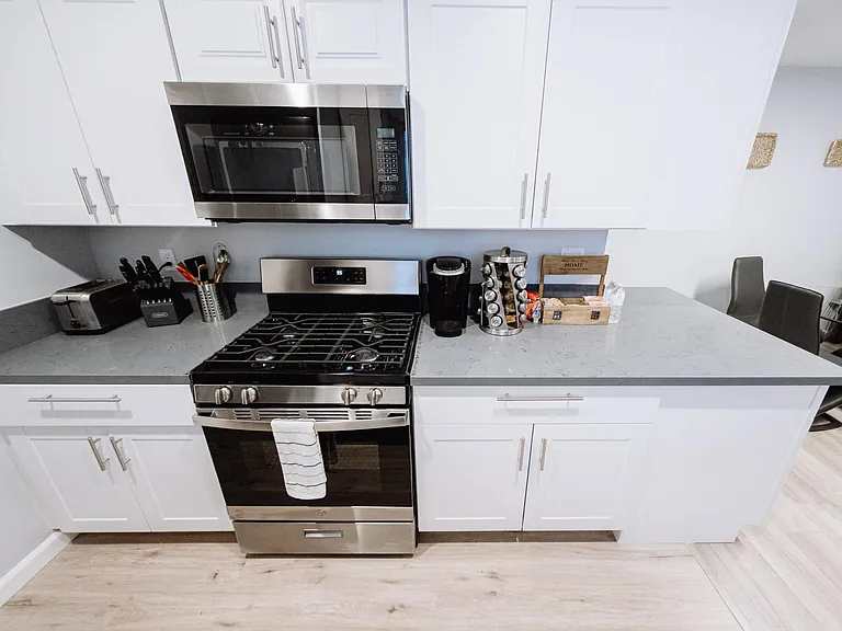 11153 Morrison St — Photo 8