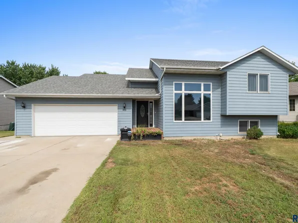 812 E Heatherwood Cir, Brandon, SD 57005