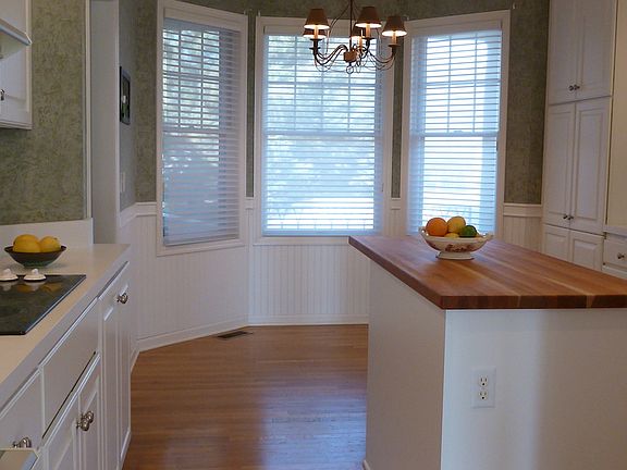 Breakfast nook off kitchen