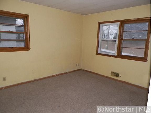 4th image of 1131 40th Ave NE