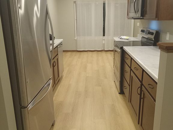 5th image of 266 Hillcrest Ln