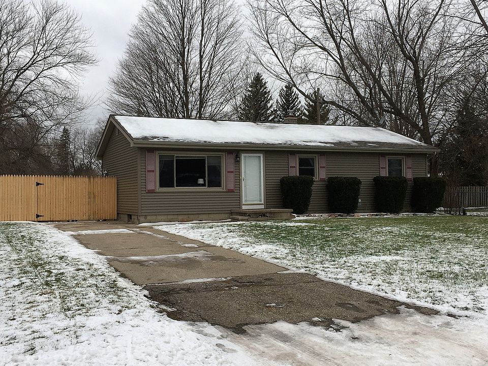 1st image of 455 Highland St