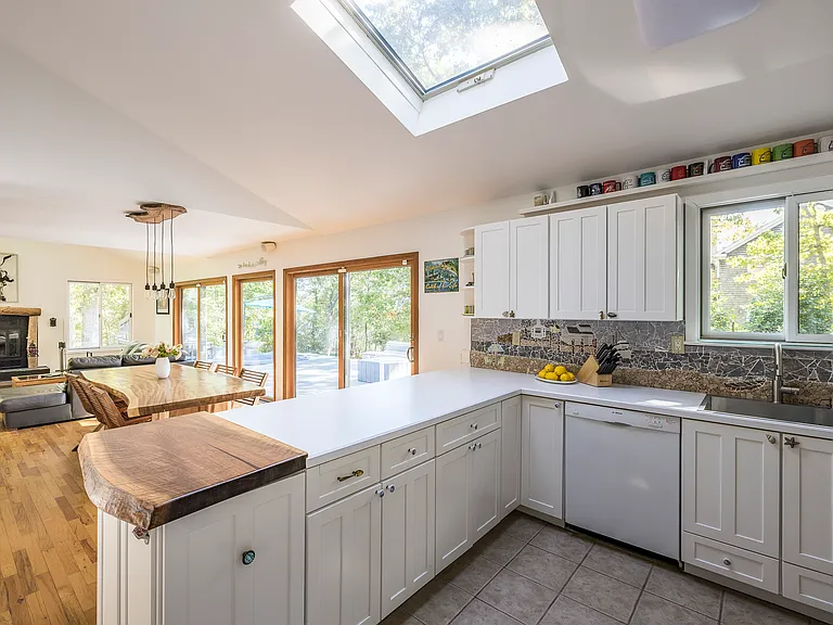 14 Edison Dr — Photo 2