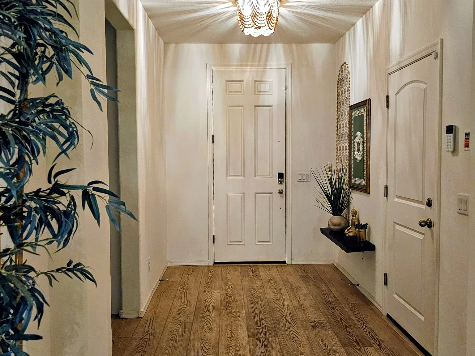 5 bed, 2.5 bath, 2980 sqft, $3,700 — Photo 2