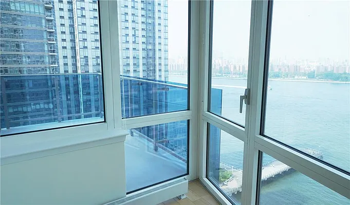 Rented by R New York | media 80