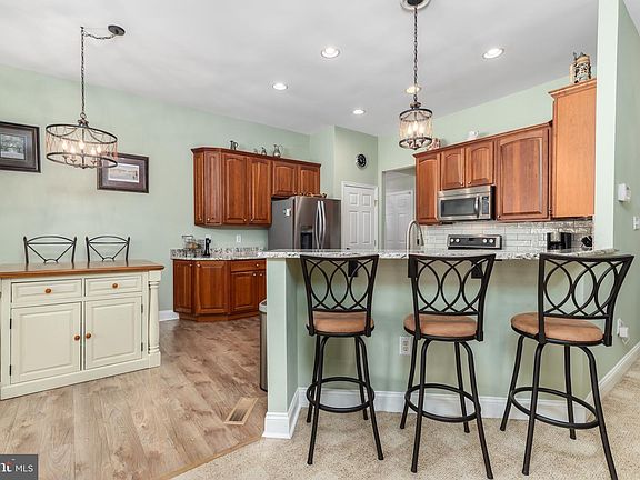 4th image of 47 Aintree Dr