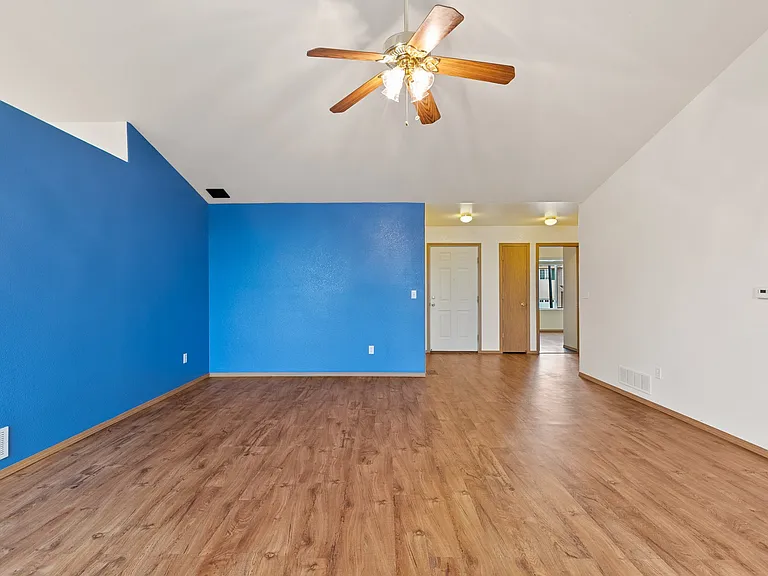 1035 Lords Hill Dr — Photo 6