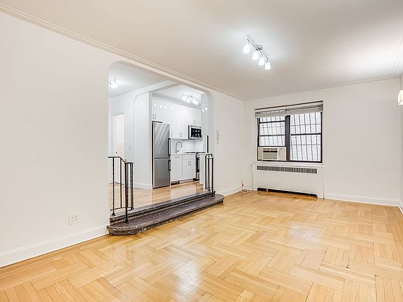 3rd image of 161 E 88th St APT 1A