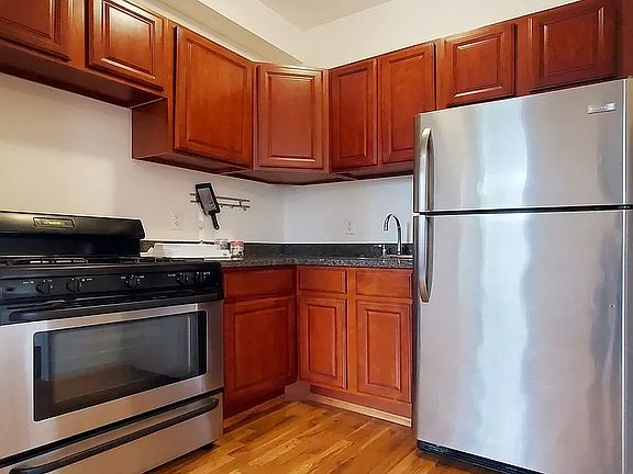 2nd image of 1064 Myrtle Ave #2B