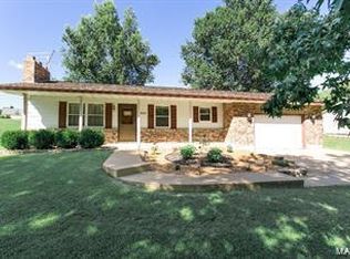 1633 Saint Marys Ln, Festus, MO 63028
