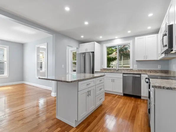 52 Crescent St Floor 1, Swampscott, MA 01907