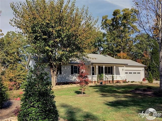 1st image of 138 Grayrock Dr