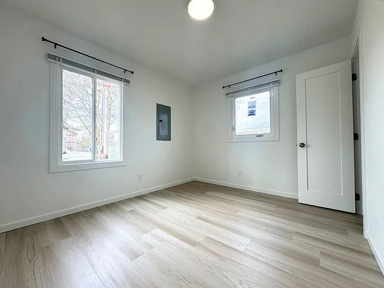 8420 1/2 S Tacoma Way — Photo 14