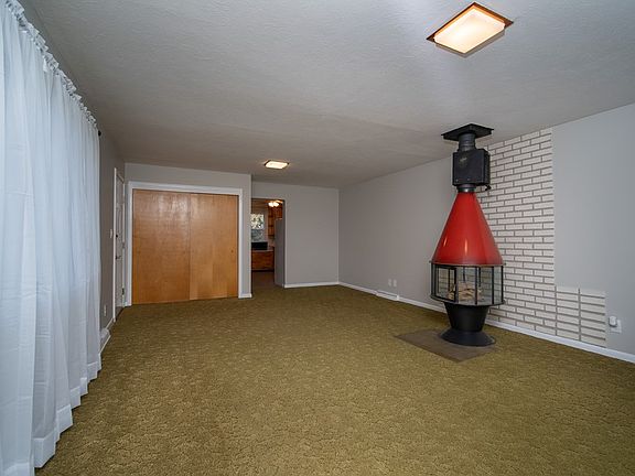 3rd image of 3621 E 19th N