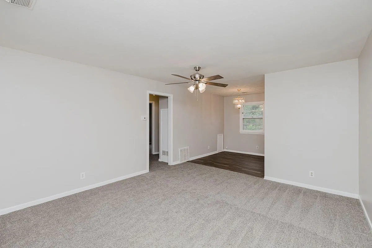 2 bed, 828 sqft, $1,100 — Photo 2