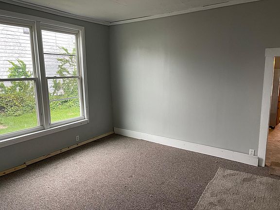 5th image of 1136 Main St
