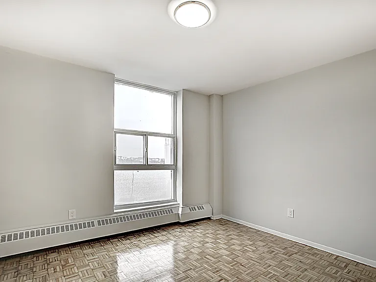 10 Yorkwoods Gate — Photo 18