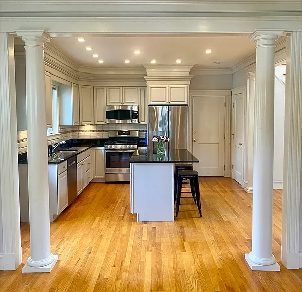 3 A Allen St #A — Photo 8