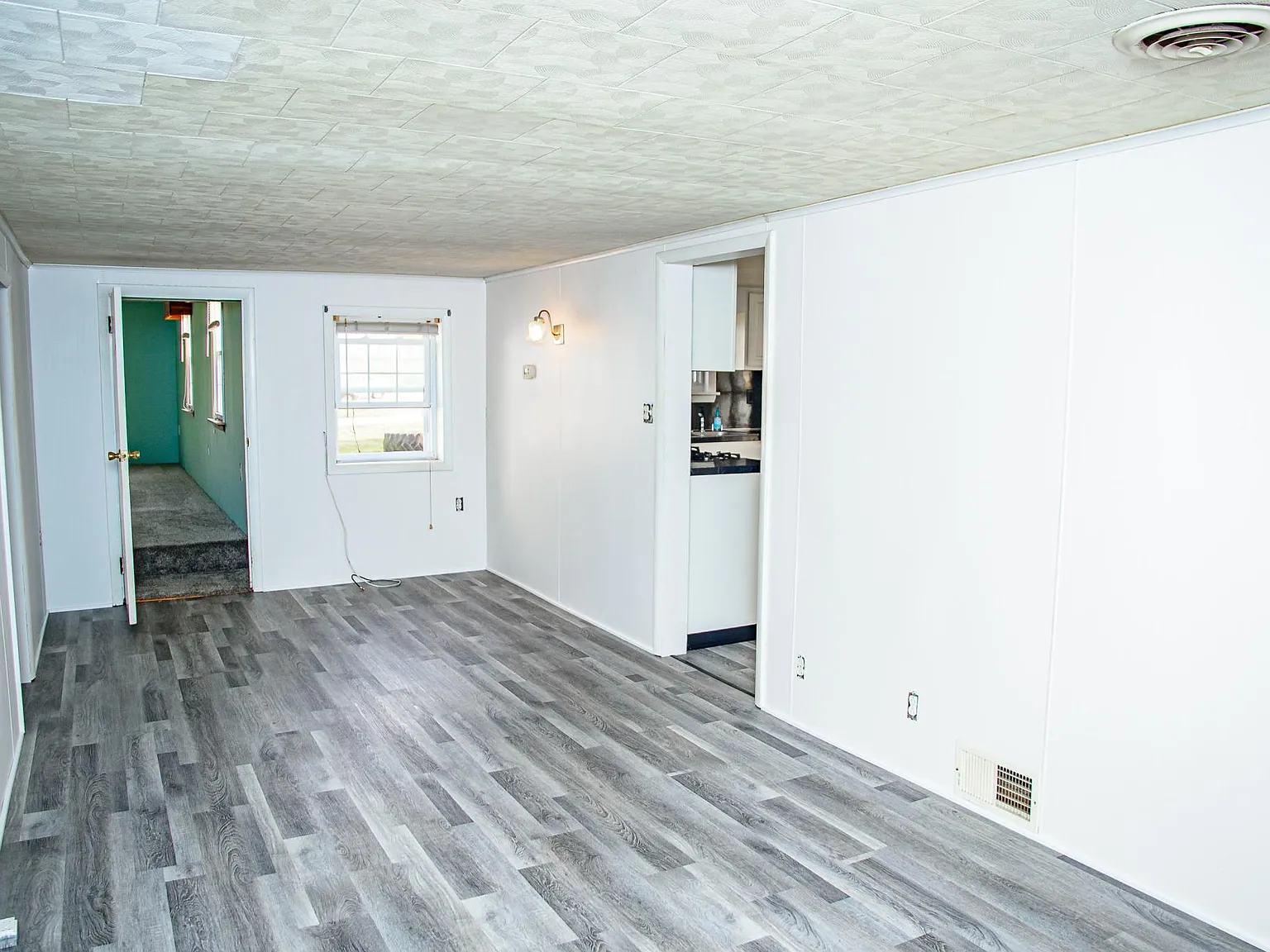 3 bed, 1.5 bath, 1640 sqft, $1,500 — Photo 4