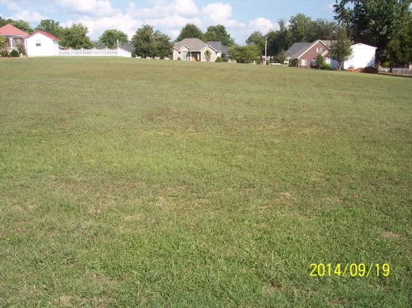 Crestwood Dr, Paris, TN 38242