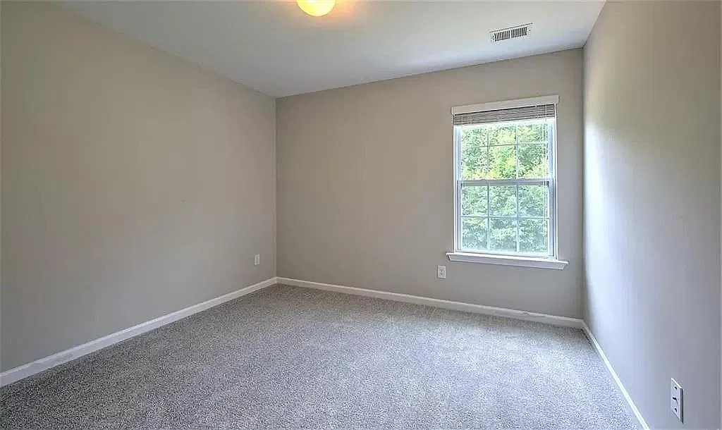 3 bed, 2.5 bath, 1250 sqft, $1,860 — Photo 3