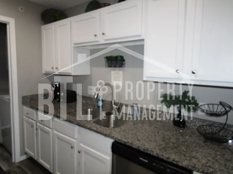 2907 Vineyards Pkwy #2 — Photo 15