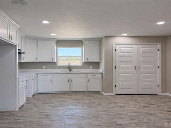 3rd image of 2491 Tuscany Rd