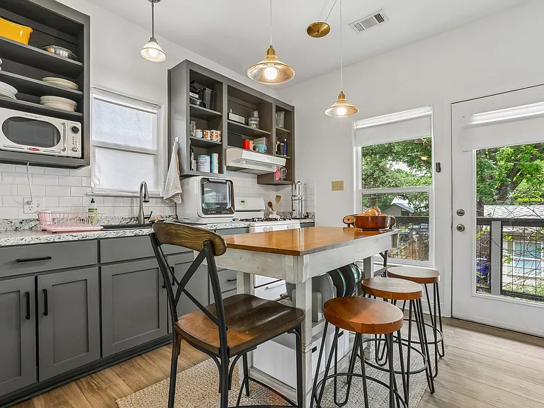 4519 Avenue H #B — Photo 7