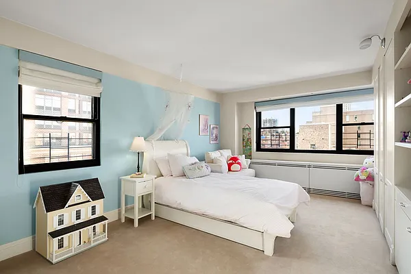 Sold by Compass | media 22