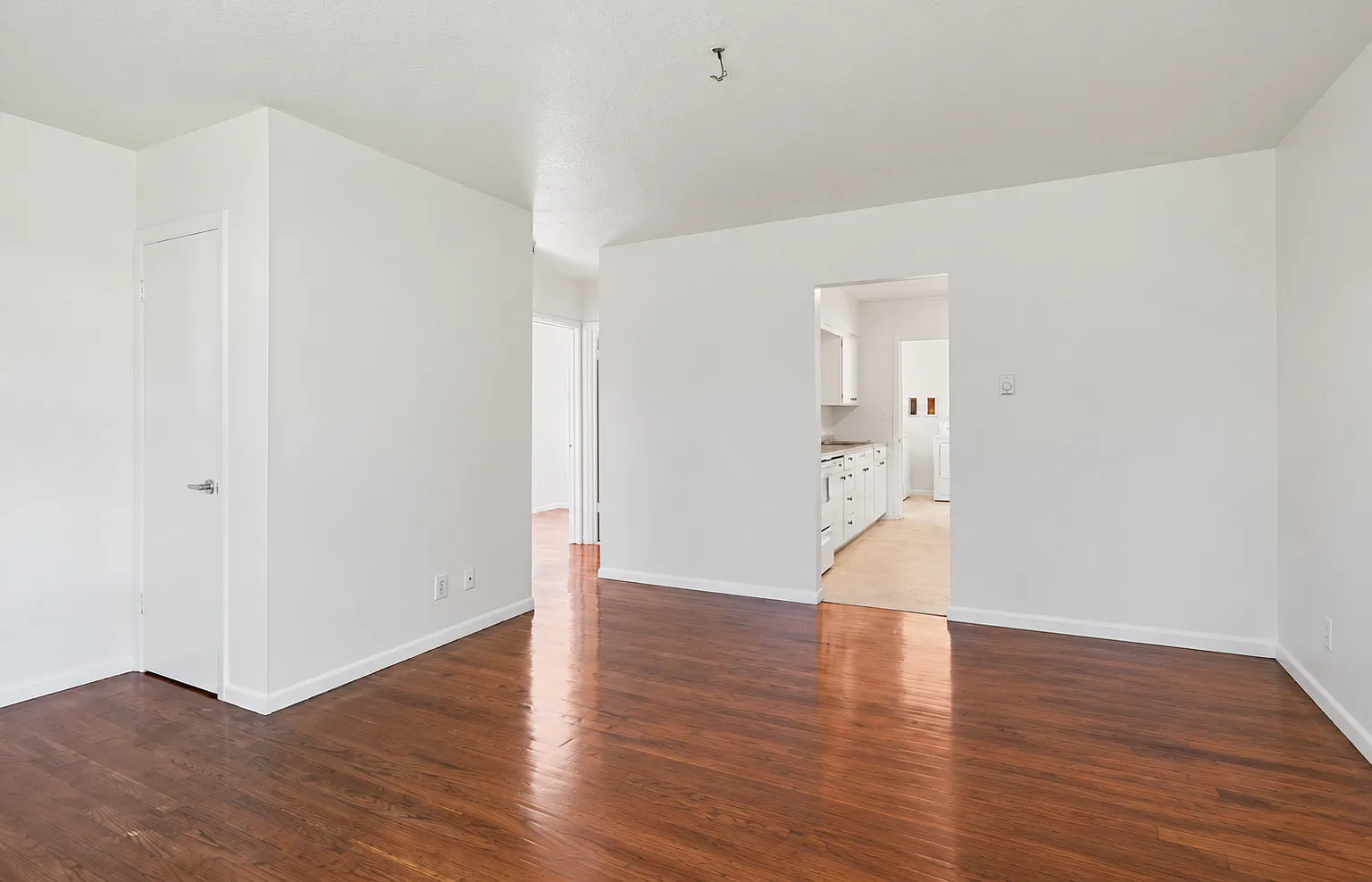2 bed, 808 sqft, $2,050 — Photo 3