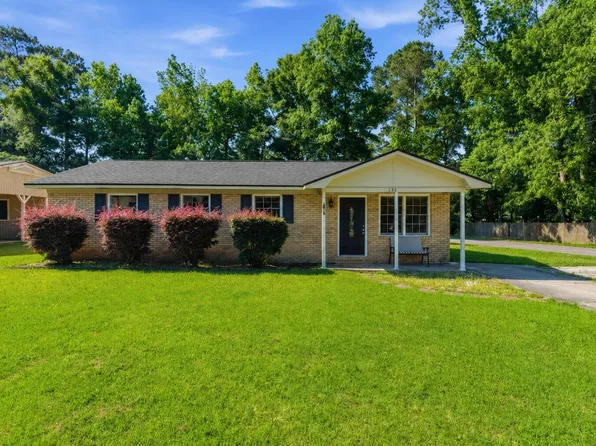 122 Longleaf Dr, Summerville, SC 29483