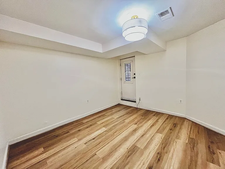 1446 Newton St NW #B — Photo 7