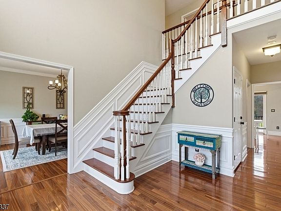 4th image of 8 Spring Hunter Ct