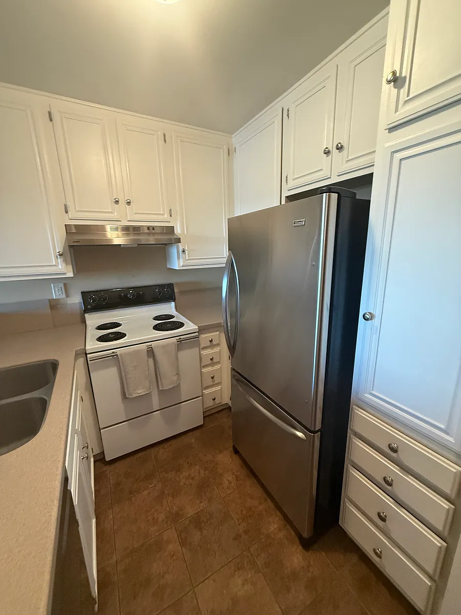 Kitchen - 6930 Hyde Park Dr #327