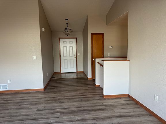 4th image of 718 Rodgers Cir