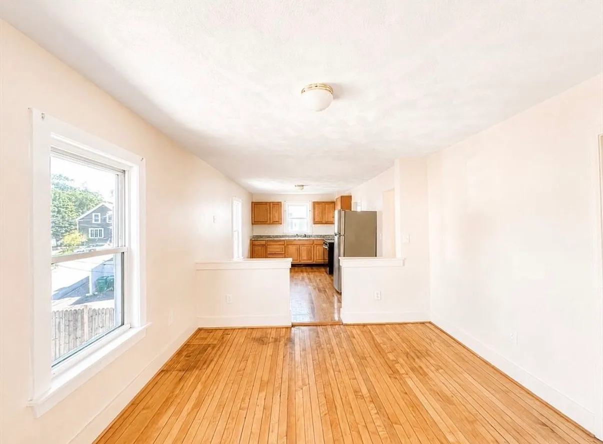 4 bed, 1200 sqft, $3,300 — Photo 2