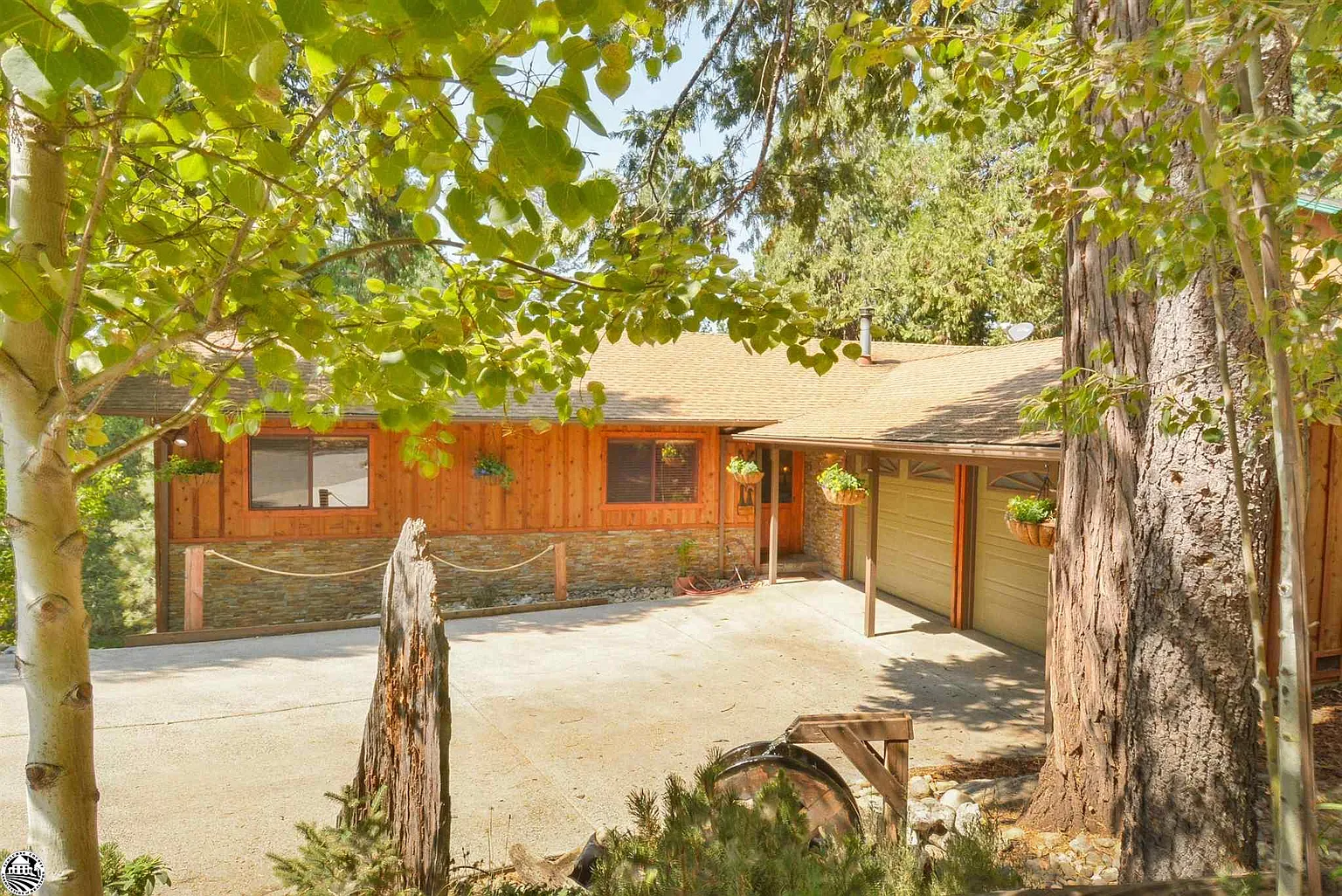 22518 Cedar Pines Ave photo 1