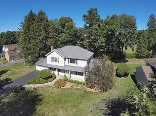 35 Grove St, Oakland, NJ 07436