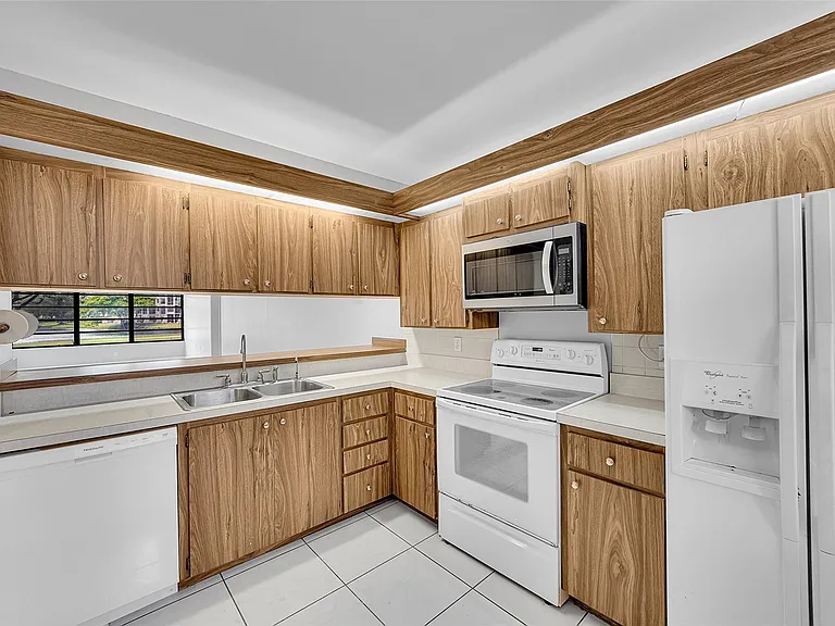 1713 Whitehall Dr #103 — Photo 8