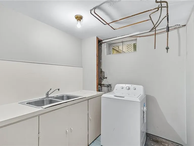 51 Ambrose St — Photo 44