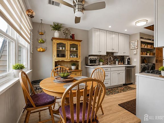 4th image of 307 Sharon Ct