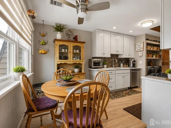 307 Sharon Ct, Woodbridge, NJ 07095