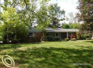 3237 Pebble Ln, Bloomfield Hills, MI 48301