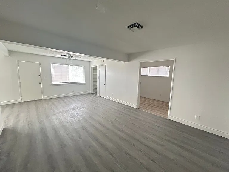 729 N 10th St — Photo 15