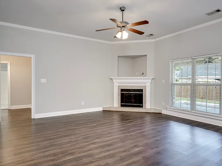 812 Paisley Ln — Photo 4