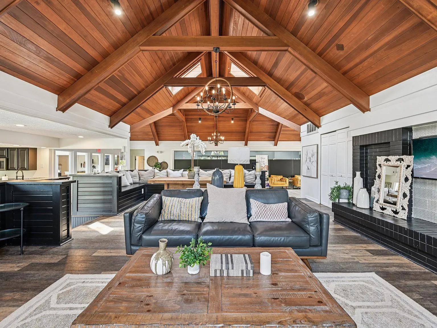Island Club — Photo 1