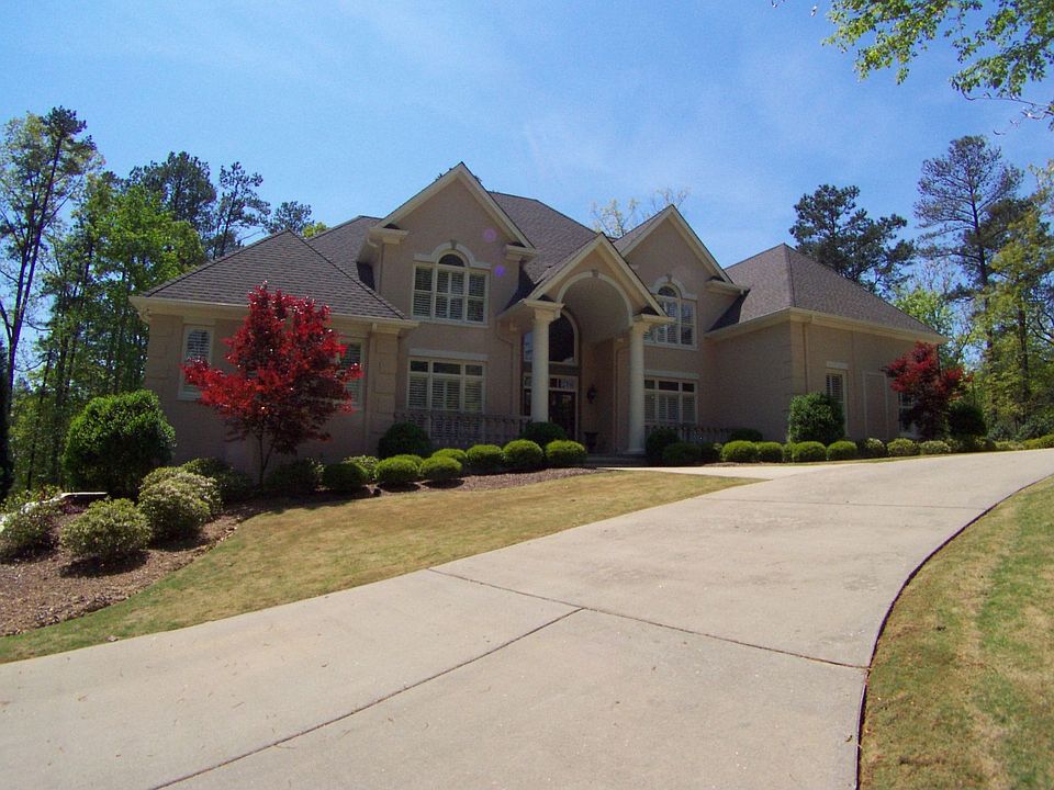 Front of 1040 Blue Heron Pt