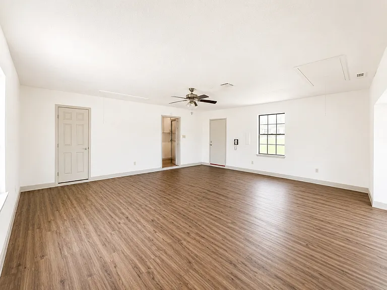 2401 Stephen Lee Dr — Photo 34